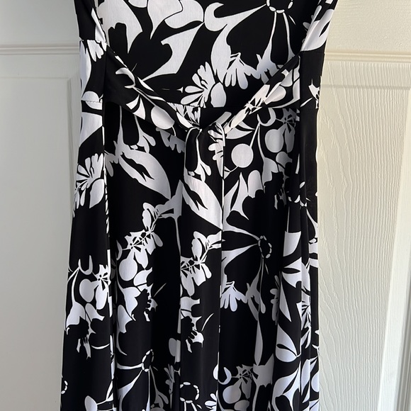 Dress - Picture 5 of 5